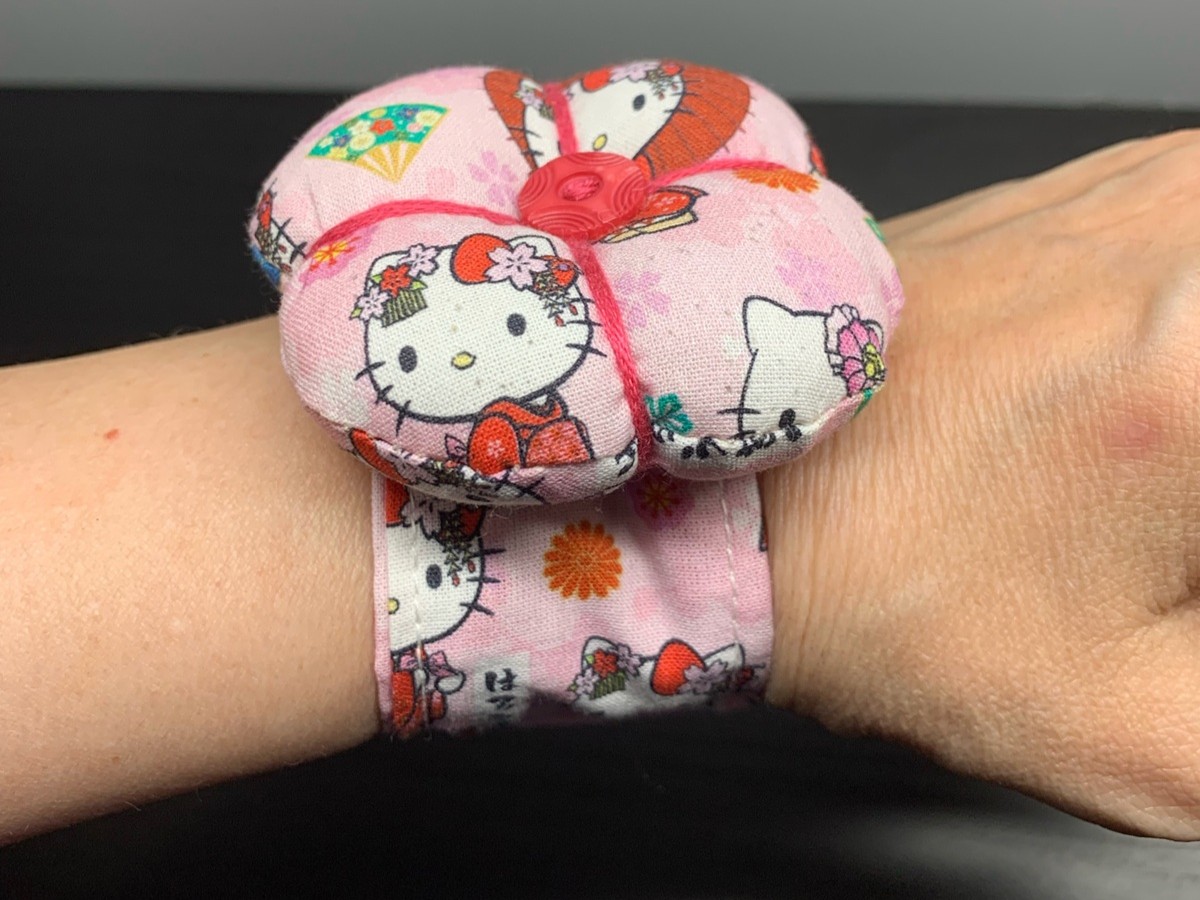 Acerico de muñeca de Hello Kitty hecho a mano
