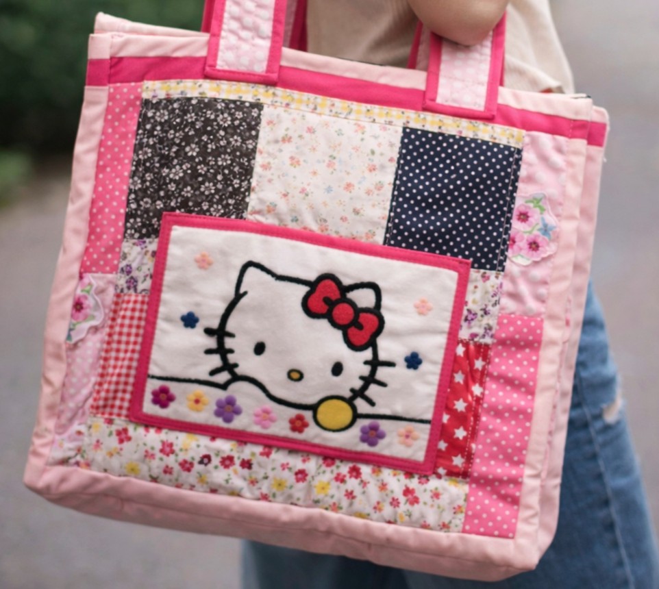 Bolso de patchwork de Hello Kitty terminado